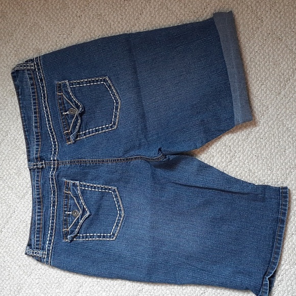 Jean shorts size 16. - Picture 2 of 2